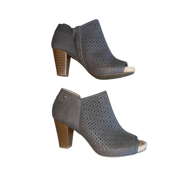 Giani Bernini Angye Memory Foam Perforated Peep Toe Booties - Size 7W *** - Picture 3 of 6